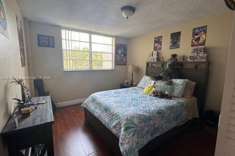 Condo in Miami, Florida, 2 bedrooms  № 1774273 - photo 15