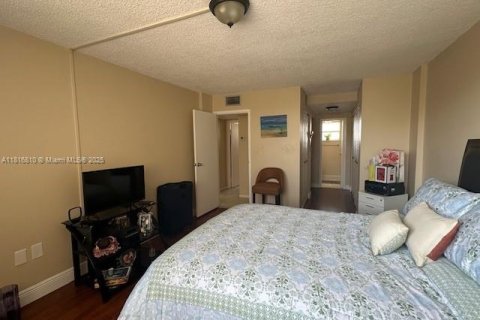 Condo in Miami, Florida, 2 bedrooms  № 1774273 - photo 11
