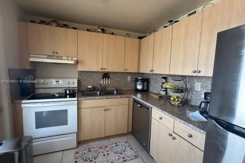 Condo in Miami, Florida, 2 bedrooms  № 1774273 - photo 5