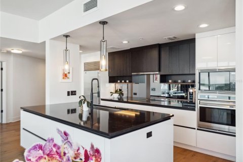Condo in Orlando, Florida, 2 bedrooms  № 2353222 - photo 17