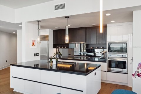Condo in Orlando, Florida, 2 bedrooms  № 2353222 - photo 18