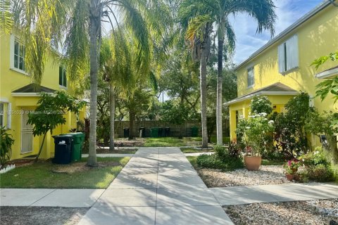 Townhouse in Cutler Bay, Florida 2 bedrooms, 94.76 sq.m. № 1855270 - photo 5