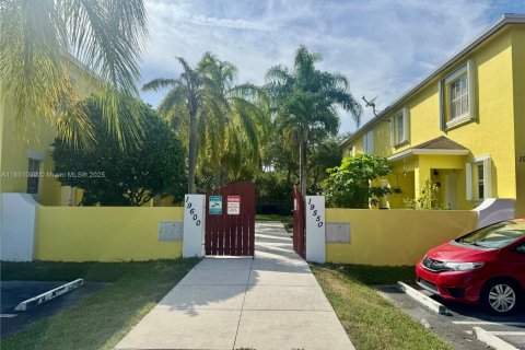 Townhouse in Cutler Bay, Florida 2 bedrooms, 94.76 sq.m. № 1855270 - photo 1