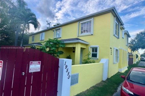 Townhouse in Cutler Bay, Florida 2 bedrooms, 94.76 sq.m. № 1855270 - photo 3