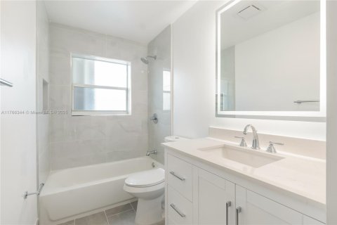 Купить виллу или дом в Корал-Спрингс, Флорида 4 спальни, 238.39м2, № 1728547 - фото 17