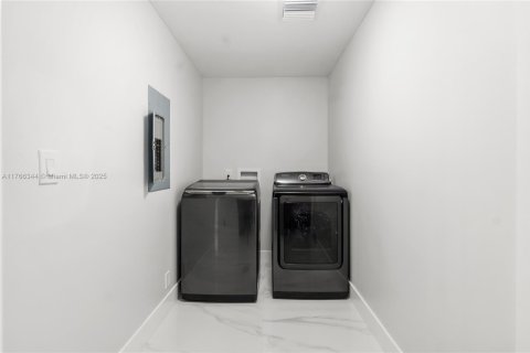 Купить виллу или дом в Корал-Спрингс, Флорида 4 спальни, 238.39м2, № 1728547 - фото 24