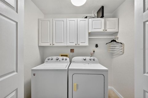 House in Mount Dora, Florida 4 bedrooms, 226.59 sq.m. № 1918546 - photo 26