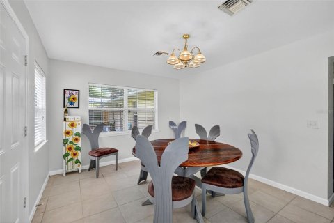 House in Mount Dora, Florida 4 bedrooms, 226.59 sq.m. № 1918546 - photo 13