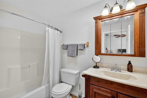 House in Mount Dora, Florida 4 bedrooms, 226.59 sq.m. № 1918546 - photo 25