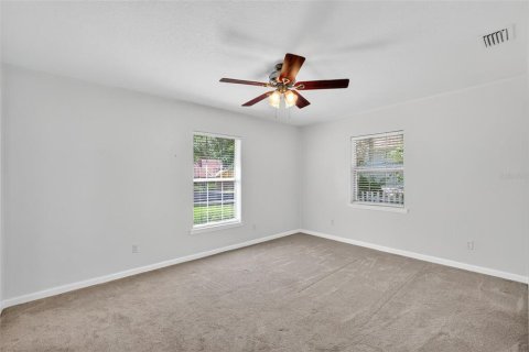 House in Mount Dora, Florida 4 bedrooms, 226.59 sq.m. № 1918546 - photo 14
