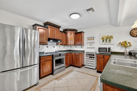House in Mount Dora, Florida 4 bedrooms, 226.59 sq.m. № 1918546 - photo 9