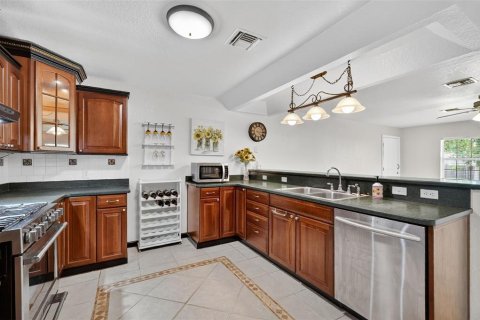 House in Mount Dora, Florida 4 bedrooms, 226.59 sq.m. № 1918546 - photo 11