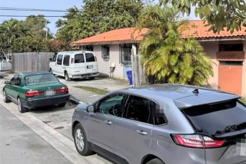 House in Miami, Florida 5 bedrooms, 192.12 sq.m. № 1990770 - photo 4