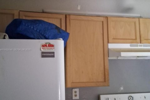 House in Miami, Florida 5 bedrooms, 192.12 sq.m. № 1990770 - photo 14