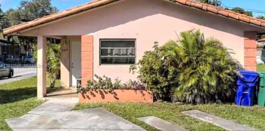 House in Miami, Florida 5 bedrooms, 192.12 sq.m. № 1990770