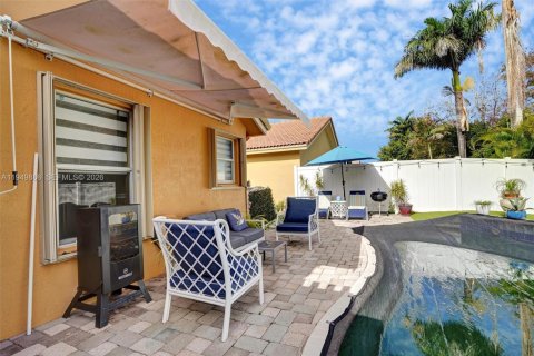 Casa en alquiler en Pembroke Pines, Florida, 3 dormitorios, 154.5 m2 № 2009629 - foto 22