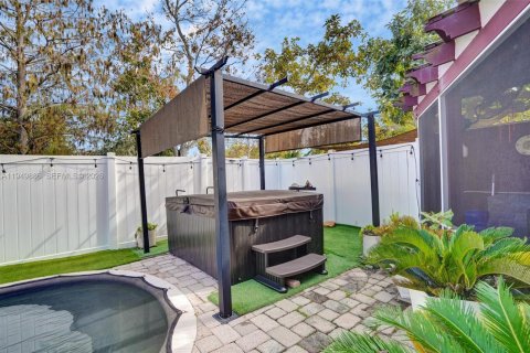 Casa en alquiler en Pembroke Pines, Florida, 3 dormitorios, 154.5 m2 № 2009629 - foto 3