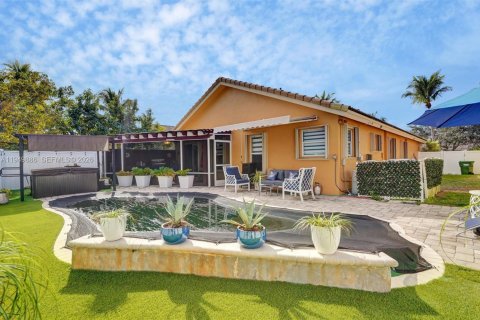 Casa en alquiler en Pembroke Pines, Florida, 3 dormitorios, 154.5 m2 № 2009629 - foto 2