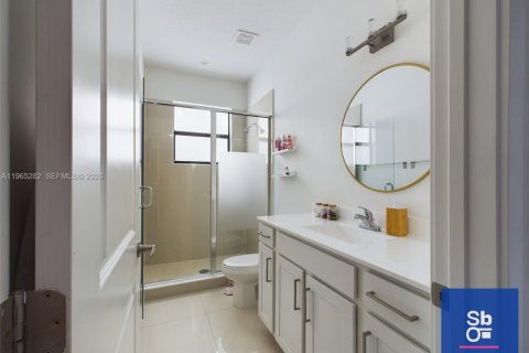 Casa en venta en Miami, Florida, 4 dormitorios, 180.14 m2 № 2029094 - foto 18