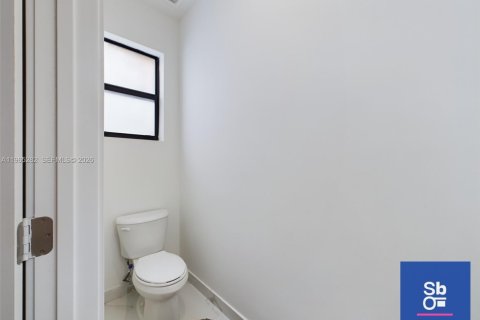 Casa en venta en Miami, Florida, 4 dormitorios, 180.14 m2 № 2029094 - foto 28