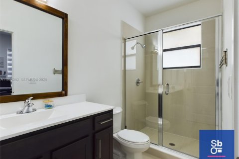 Casa en venta en Miami, Florida, 4 dormitorios, 180.14 m2 № 2029094 - foto 29