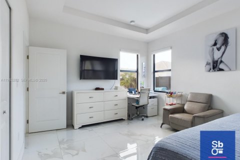 Casa en venta en Miami, Florida, 4 dormitorios, 180.14 m2 № 2029094 - foto 17