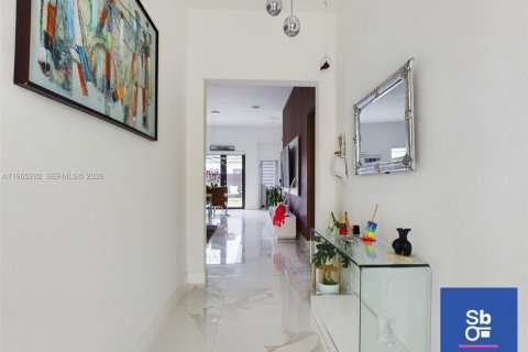 Casa en venta en Miami, Florida, 4 dormitorios, 180.14 m2 № 2029094 - foto 14
