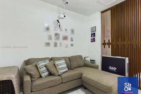 Casa en venta en Miami, Florida, 4 dormitorios, 180.14 m2 № 2029094 - foto 6