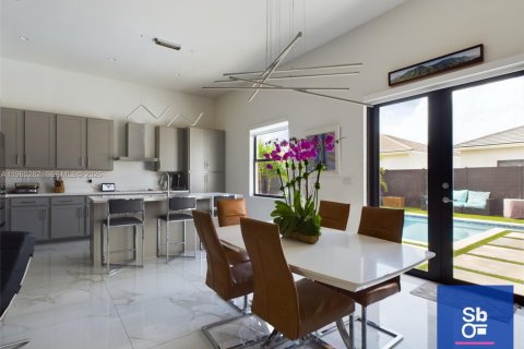 Casa en venta en Miami, Florida, 4 dormitorios, 180.14 m2 № 2029094 - foto 7