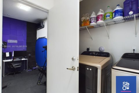 Casa en venta en Miami, Florida, 4 dormitorios, 180.14 m2 № 2029094 - foto 27