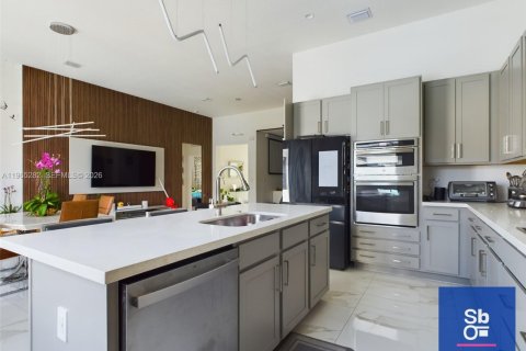 Casa en venta en Miami, Florida, 4 dormitorios, 180.14 m2 № 2029094 - foto 10