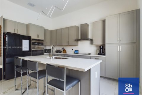 Casa en venta en Miami, Florida, 4 dormitorios, 180.14 m2 № 2029094 - foto 11