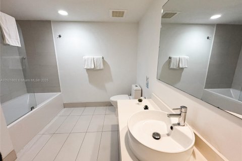 Copropriété à louer à Hallandale Beach, Floride: 2 chambres № 2018804 - photo 17