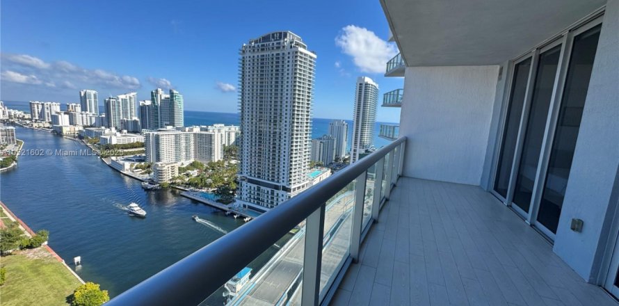 Condo à Hallandale Beach, Floride, 2 chambres № 2018804