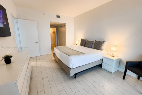 Copropriété à louer à Hallandale Beach, Floride: 2 chambres № 2018804 - photo 16