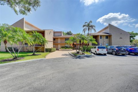 Condominio en venta en Tamarac, Florida, 3 dormitorios, 136.47 m2 № 2033396 - foto 3