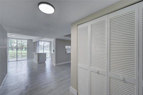 Condominio en venta en Tamarac, Florida, 3 dormitorios, 136.47 m2 № 2033396 - foto 7