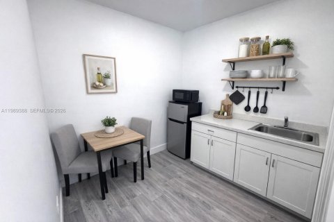Immobilier commercial à louer à Miami, Floride: 1 chambre, 173.26 m2 № 2051584 - photo 3