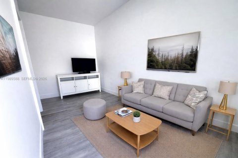 Immobilier commercial à louer à Miami, Floride: 1 chambre, 173.26 m2 № 2051584 - photo 2