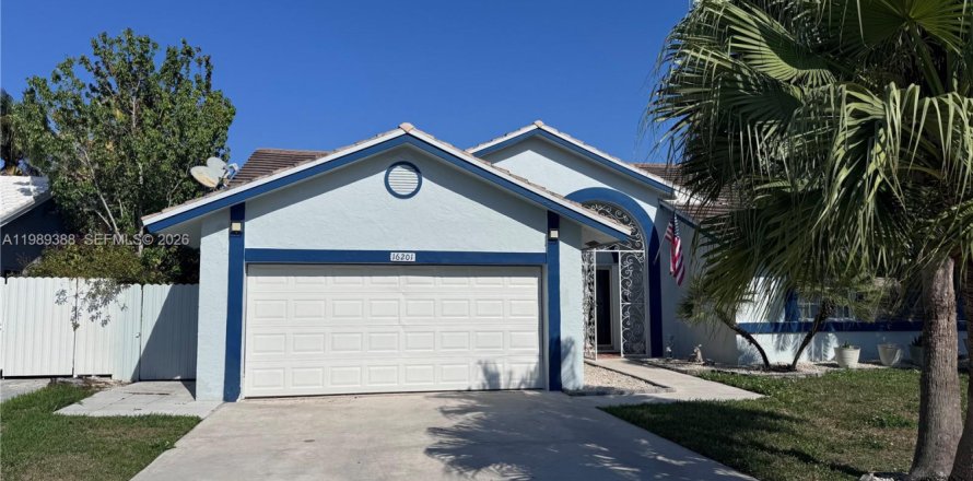 Immobilier commercial à Miami, Floride 1 chambre, 173.26 m2 № 2051584