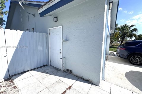 Immobilier commercial à louer à Miami, Floride: 1 chambre, 173.26 m2 № 2051584 - photo 13
