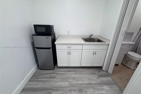 Immobilier commercial à louer à Miami, Floride: 1 chambre, 173.26 m2 № 2051584 - photo 9