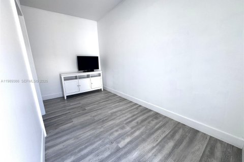 Immobilier commercial à louer à Miami, Floride: 1 chambre, 173.26 m2 № 2051584 - photo 6