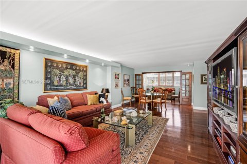 Купить кондоминиум в Майами, Флорида 2 спальни, 154.78м2, № 2255063 - фото 10