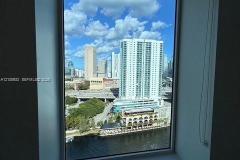 Copropriété à louer à Miami, Floride: 2 chambres, 99.68 m2 № 2428149 - photo 11