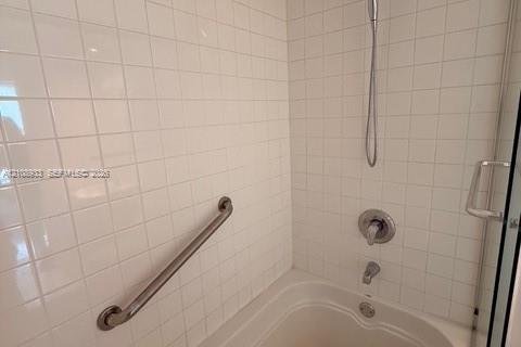 Copropriété à louer à Miami, Floride: 2 chambres, 99.68 m2 № 2428149 - photo 14