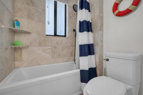 Casa en alquiler en Coral Gables, Florida, 3 dormitorios, 214.7 m2 № 1998806 - foto 22