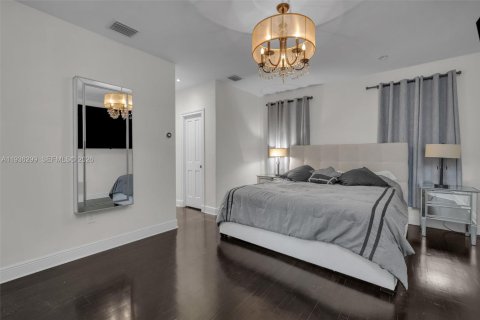 Casa en alquiler en Coral Gables, Florida, 3 dormitorios, 214.7 m2 № 1998806 - foto 26