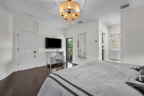 Casa en alquiler en Coral Gables, Florida, 3 dormitorios, 214.7 m2 № 1998806 - foto 27