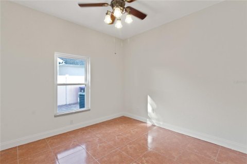 Casa en venta en Orlando, Florida, 5 dormitorios, 363.43 m2 № 1740496 - foto 27